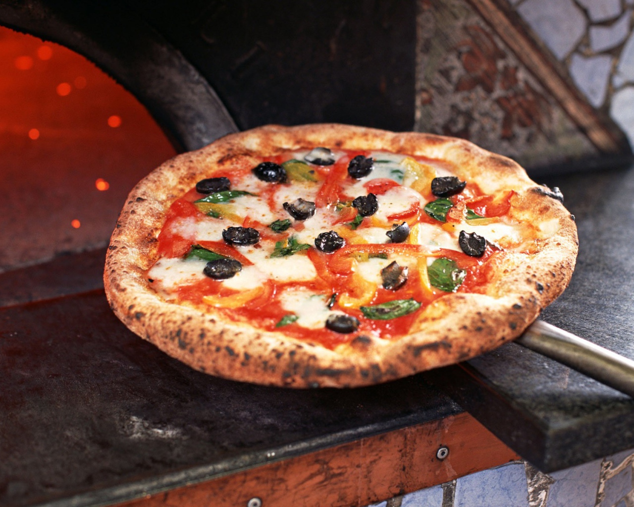 Пицца только что из печки