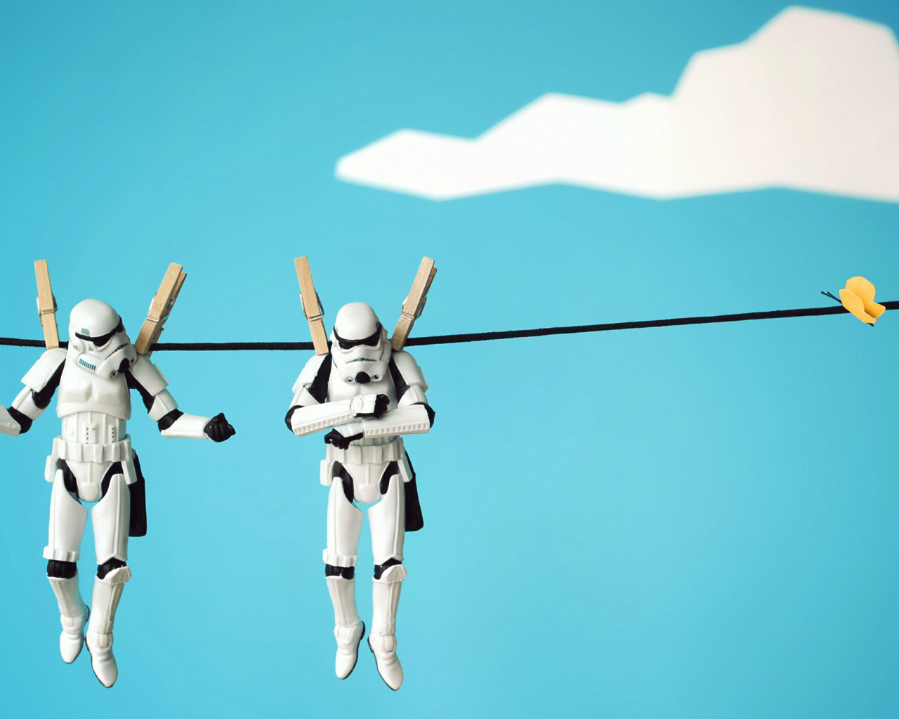 Роботы сохнут на веревке