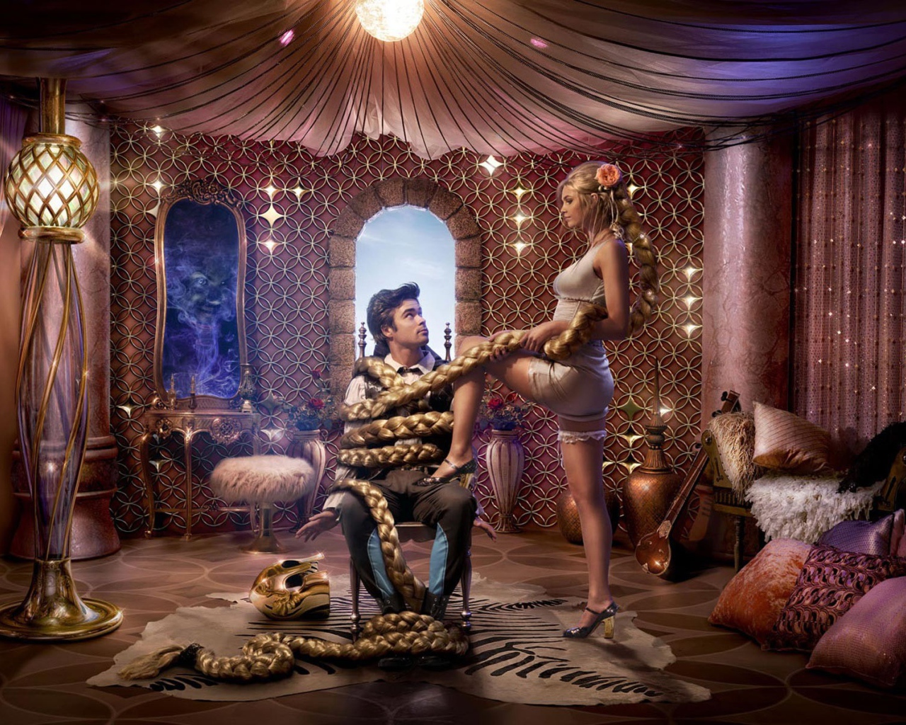 Блондинка с очень длинными волосами