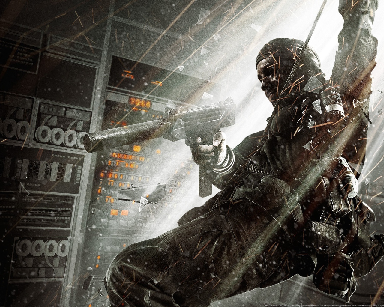 Солдат в снаряжении с автоматом