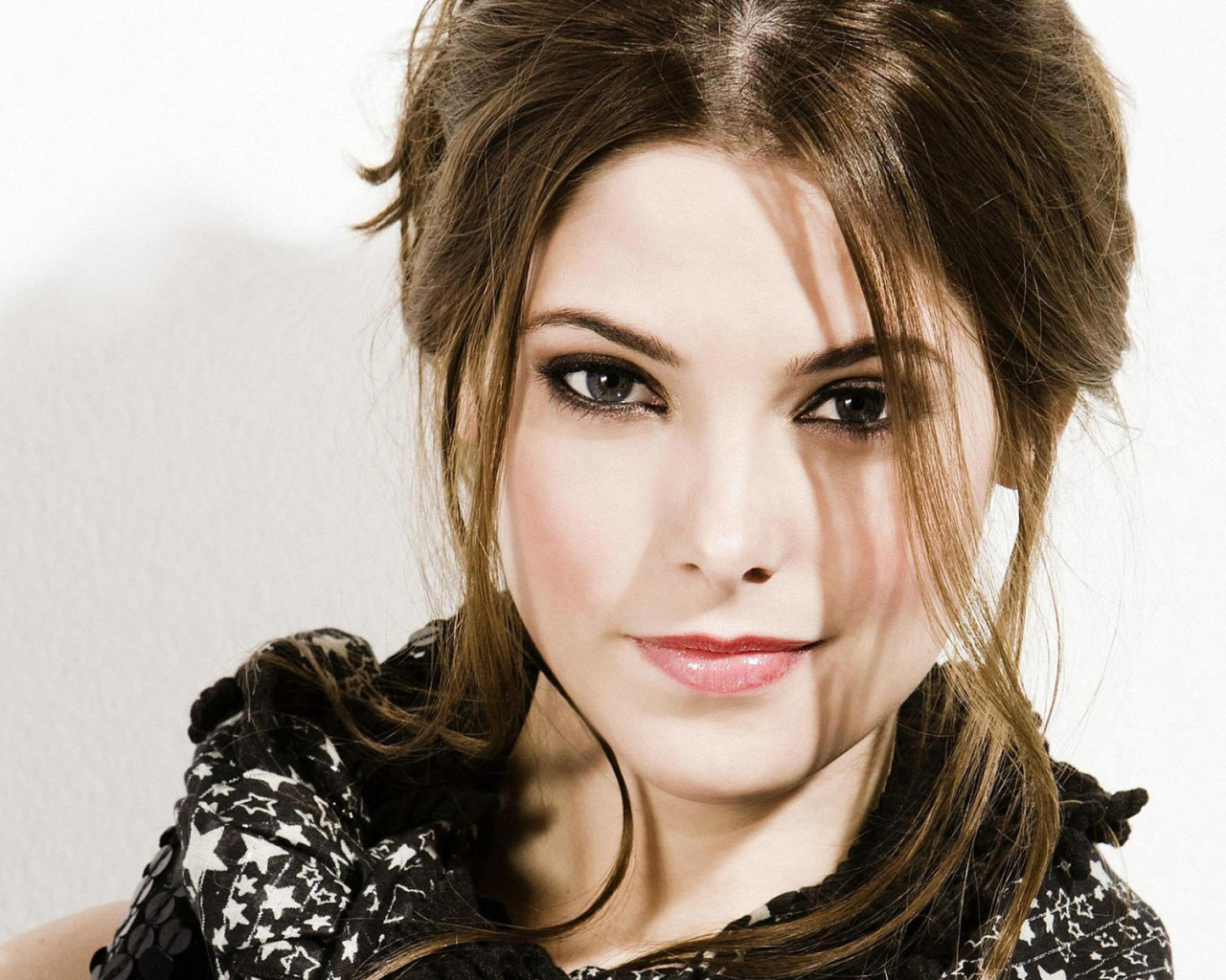 Красивая актриса Эшли Грин