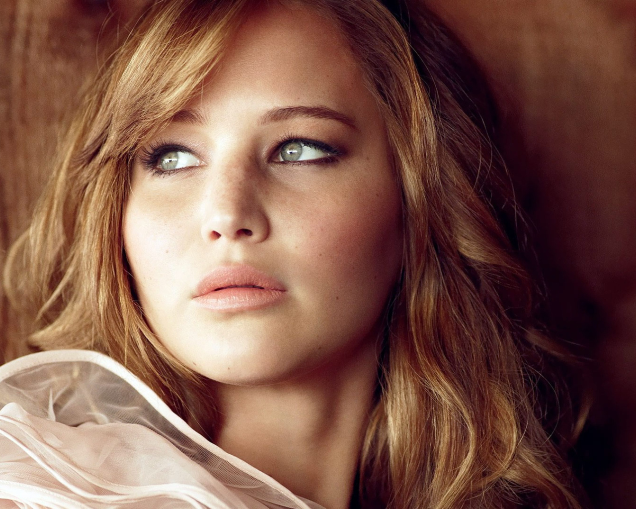 Очаровательная модель Дженнифер Лоуренс