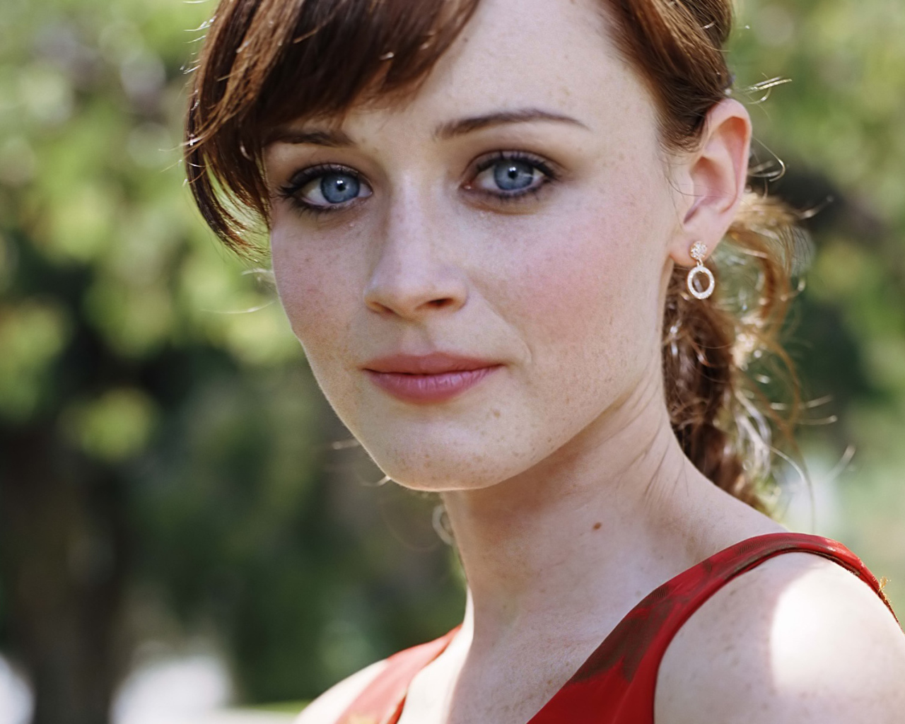 Знаменитая модель с веснушками