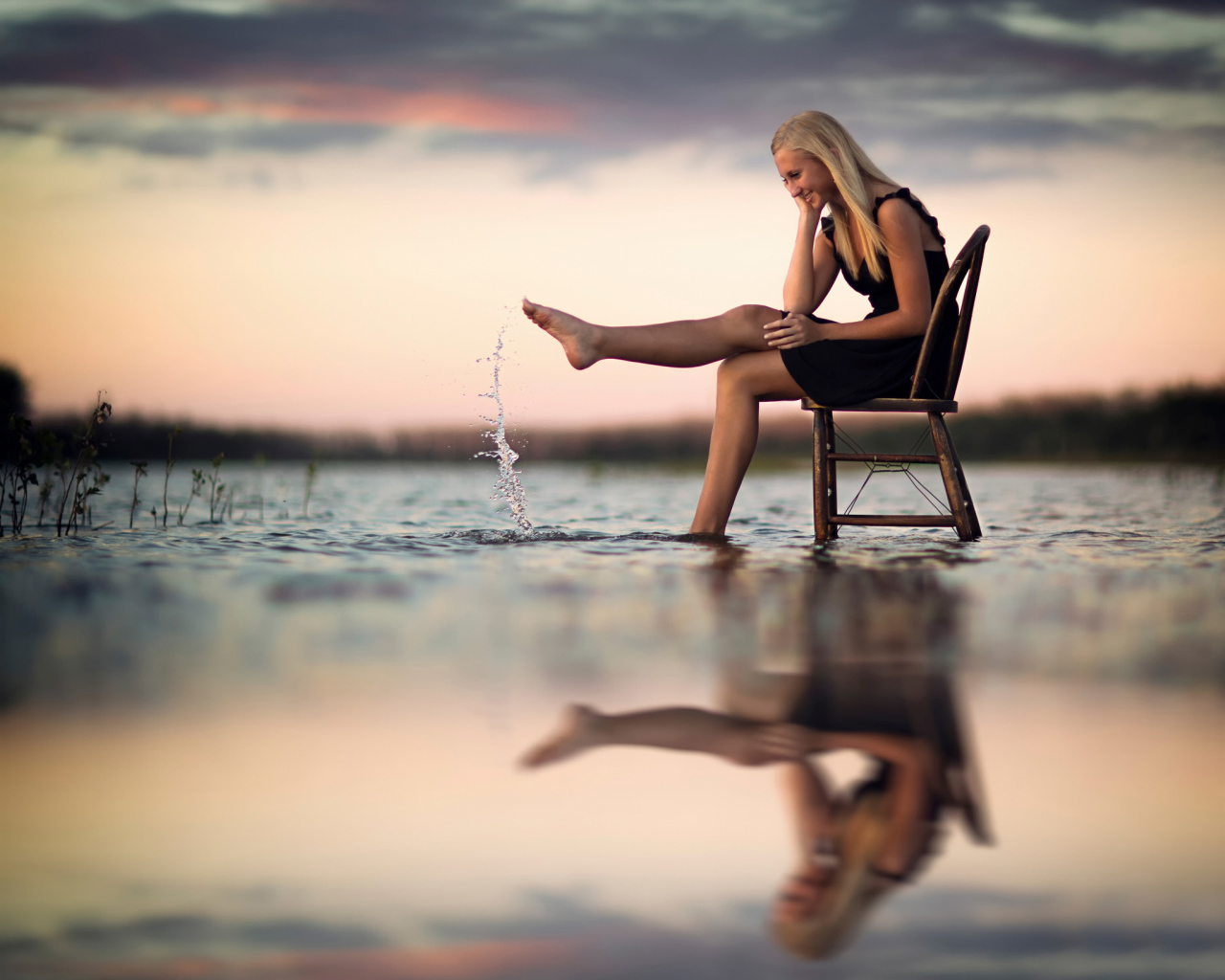 Девушка промочила ноги