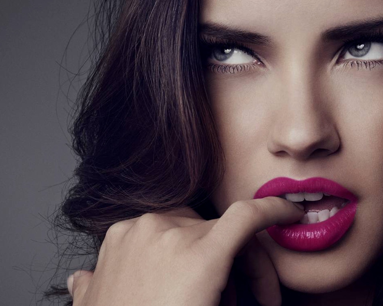 Знаменитая Адриана Лима