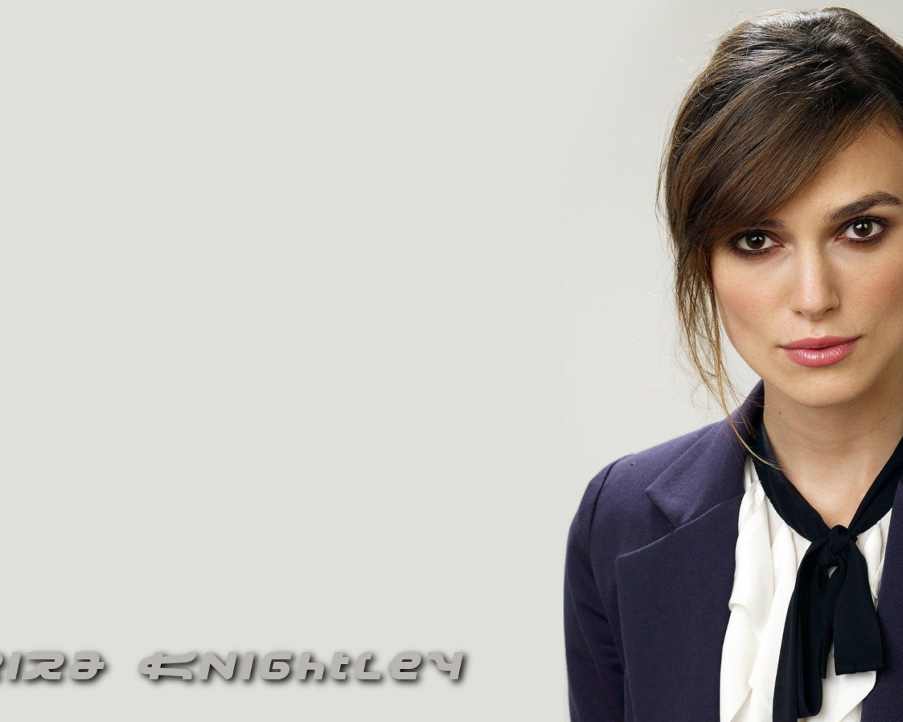 Кира Найтли в костюме