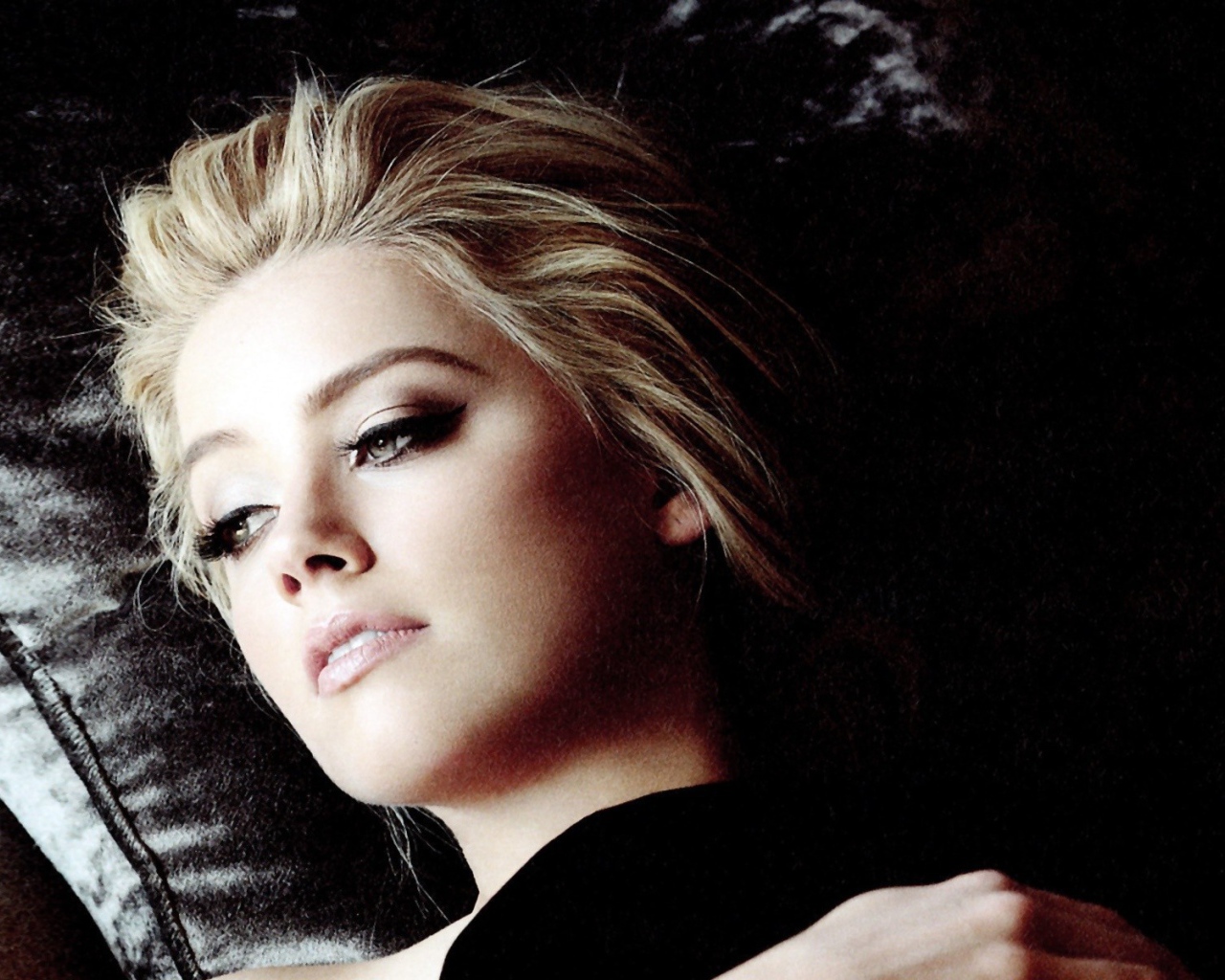 Прекрасная актриса Эмбер Хёрд