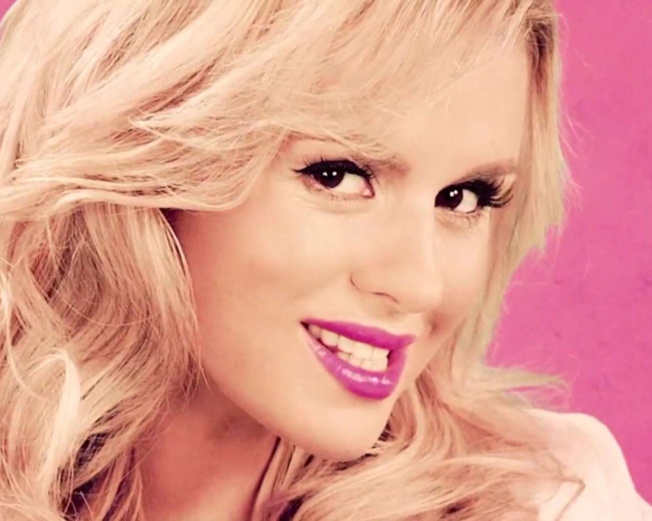 Популярная актриса Анна Семенович