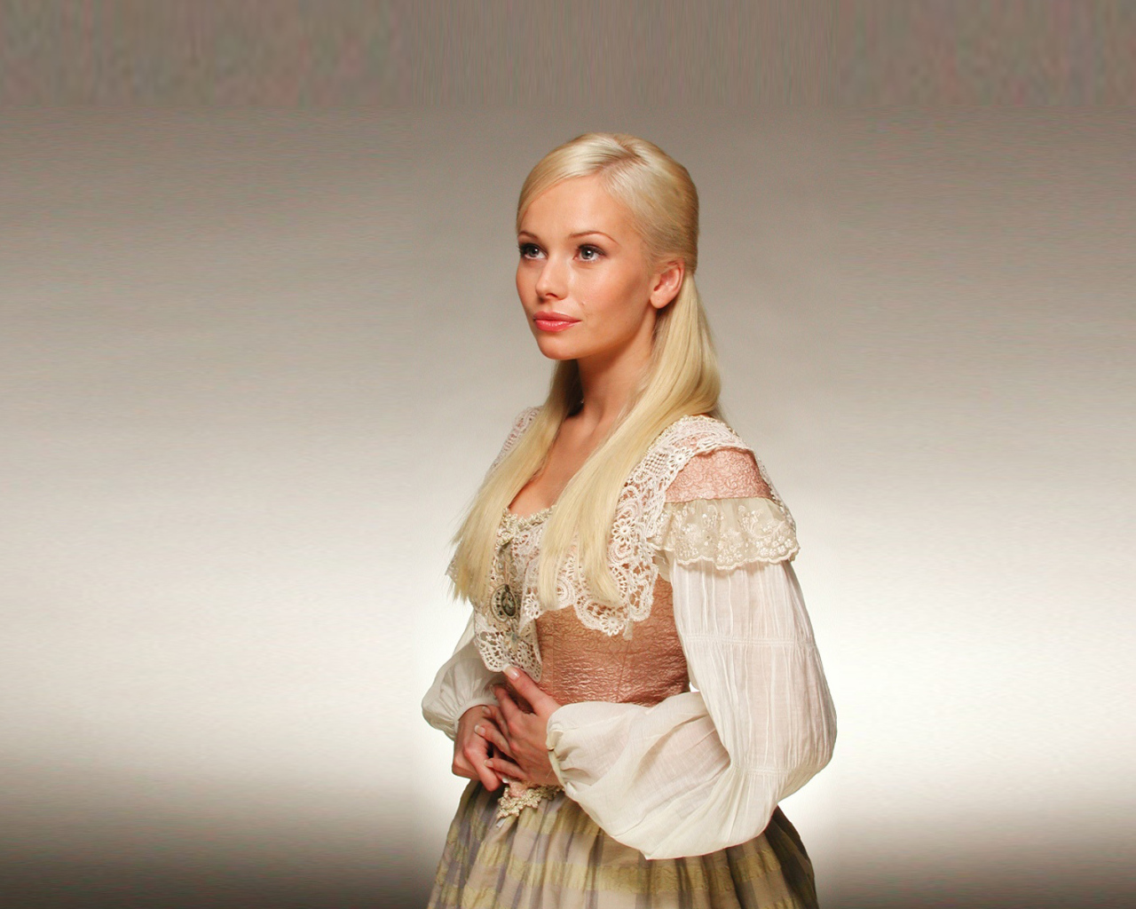 Известная модель Елена Корикова