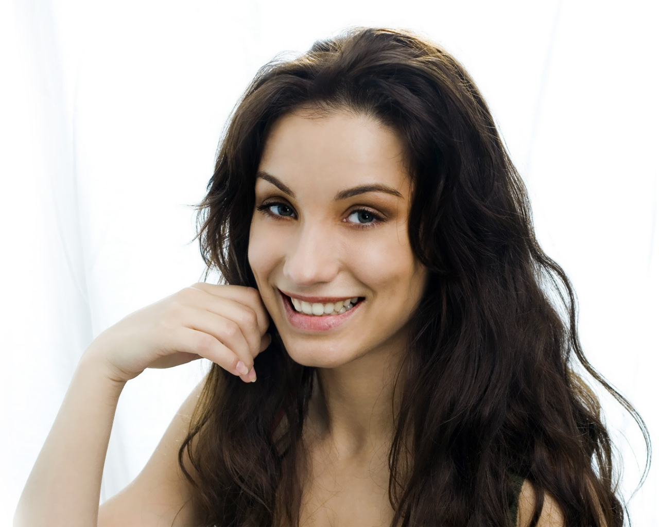 Очаровательная актриса Виктория Дайненко