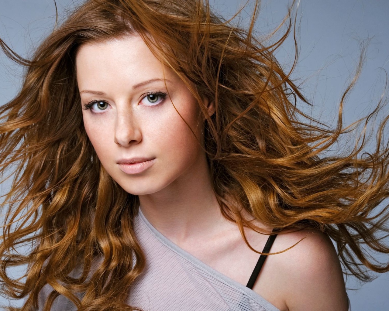 Популярная актриса Юлия Савичева