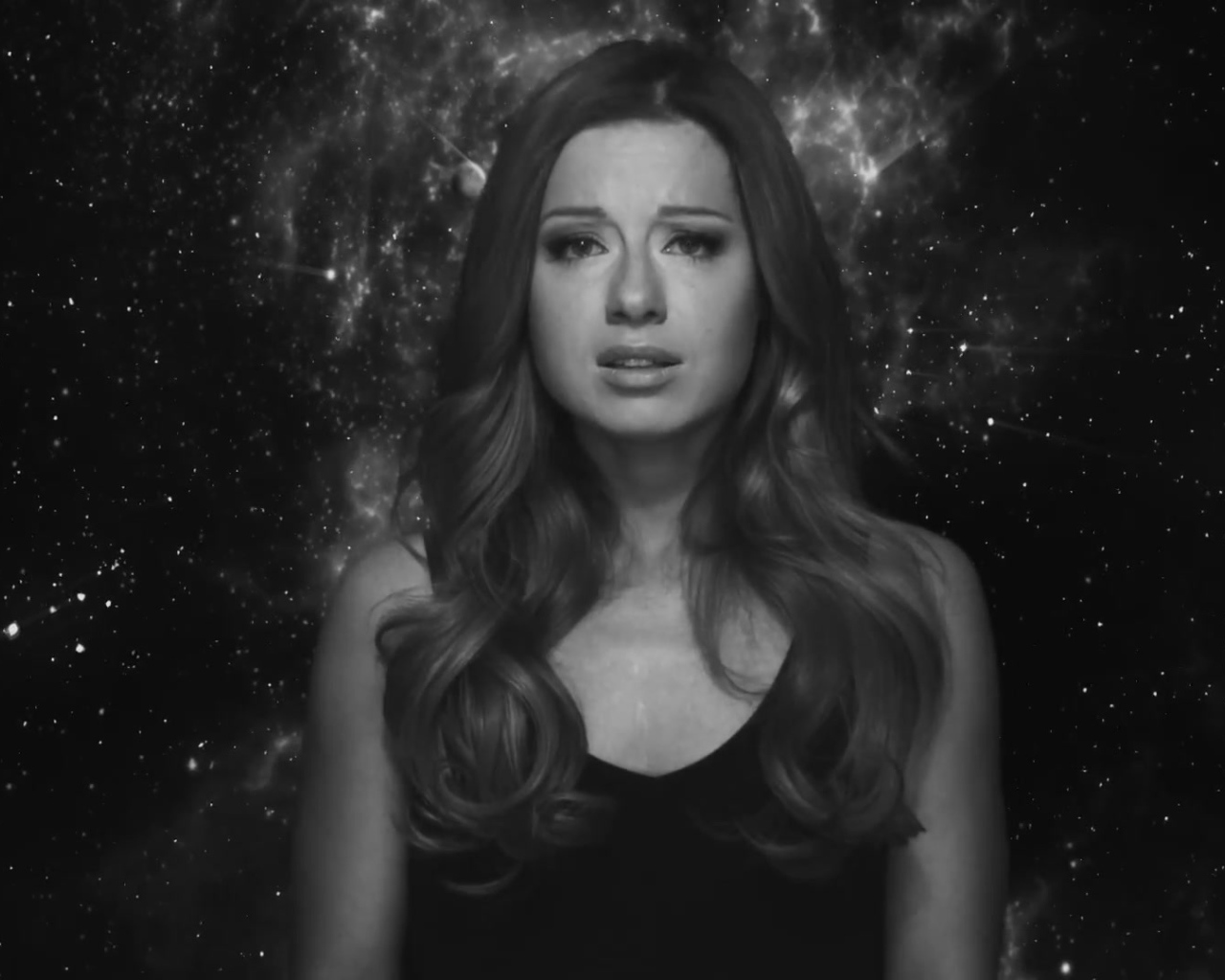 Красивая актриса Юлия Савичева