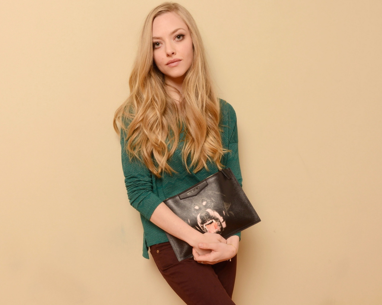 Популярная актриса Аманда Сайфред