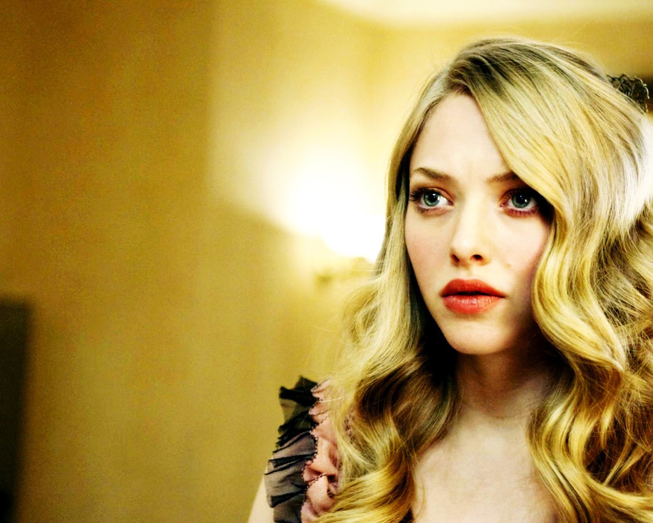 Популярная модель Аманда Сайфред