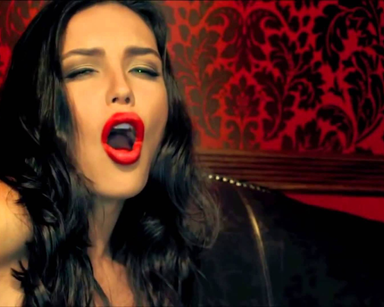 Красивая Елена Темникова