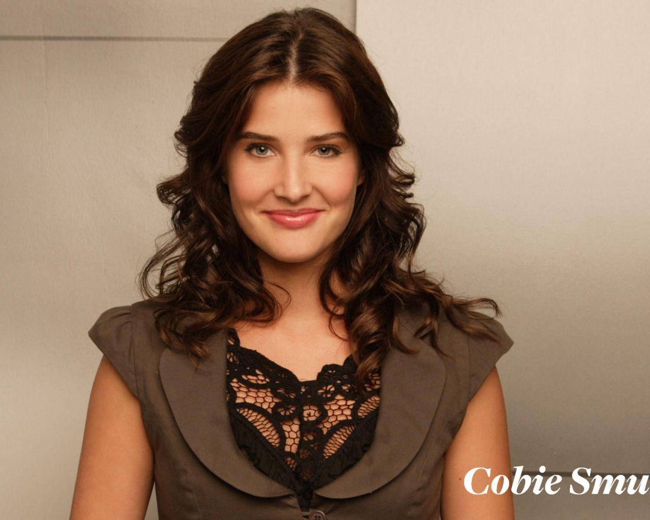 Прекрасная актриса Коби Смолдерс