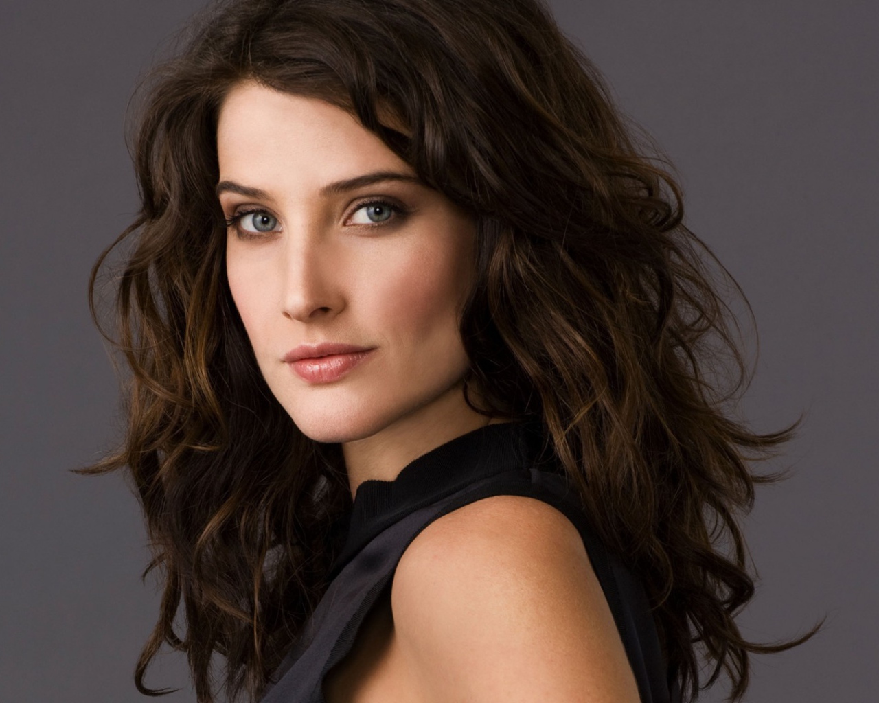 Красивая модель Коби Смолдерс