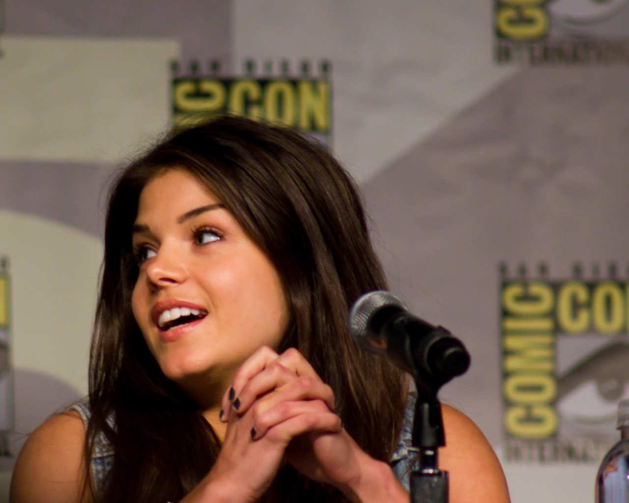 Актриса Мари Авгеропулос