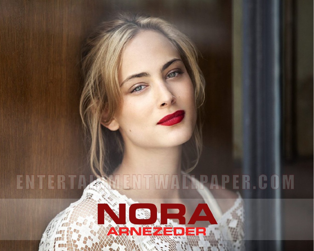 Актриса Нора Арнезедер