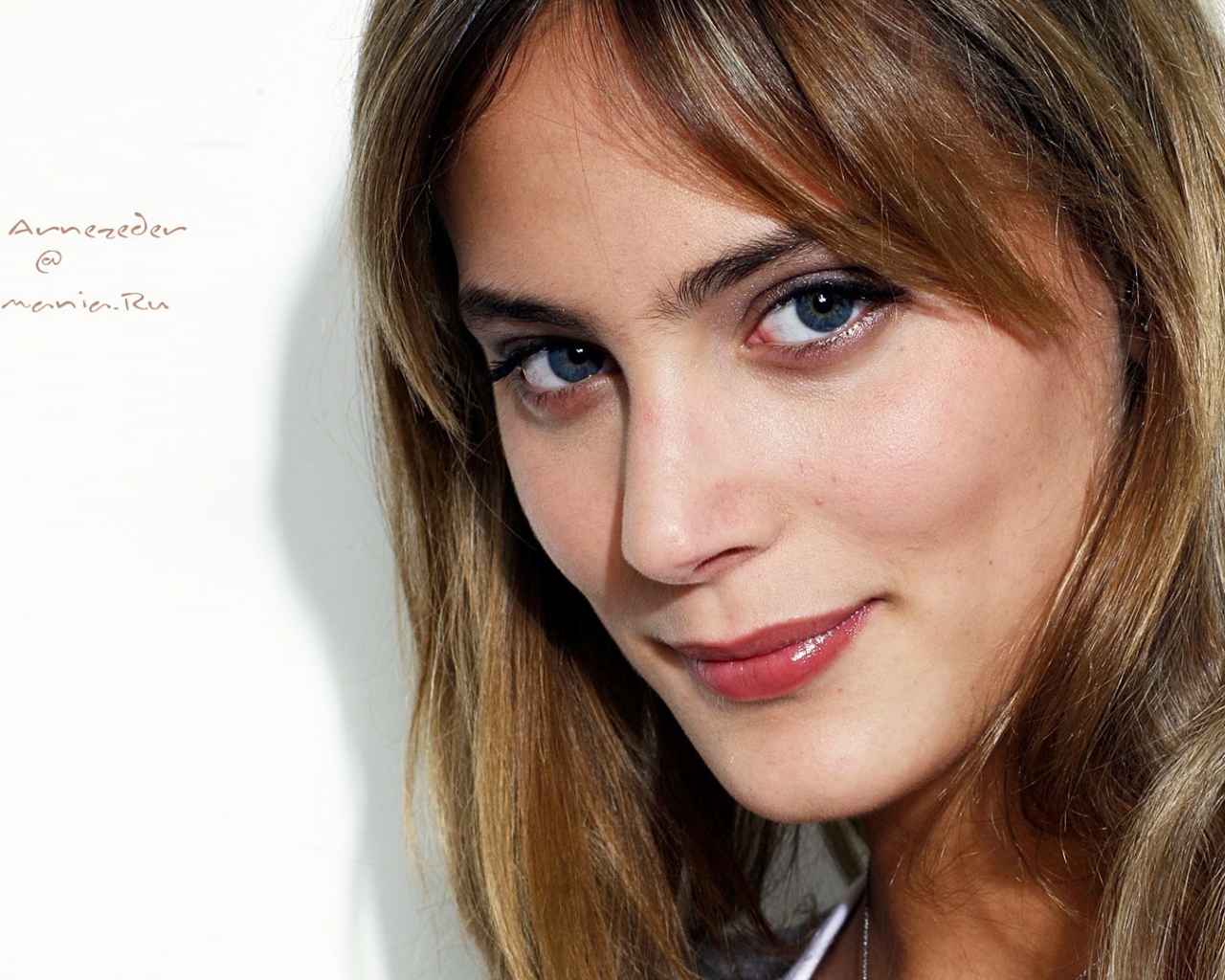 Известная модель Нора Арнезедер