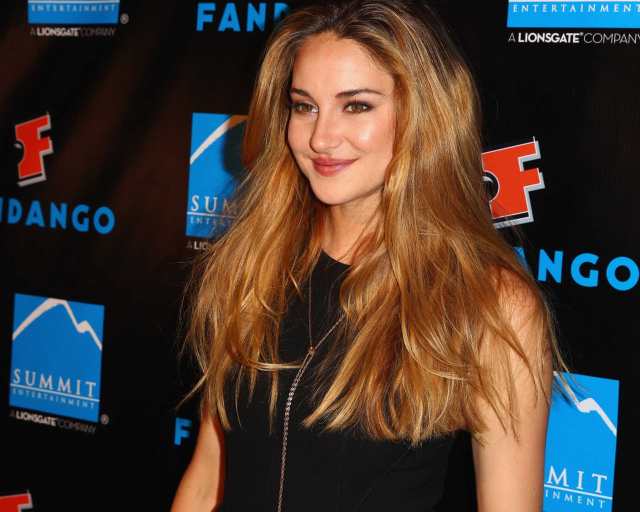 Популярная Шейлин Вудли