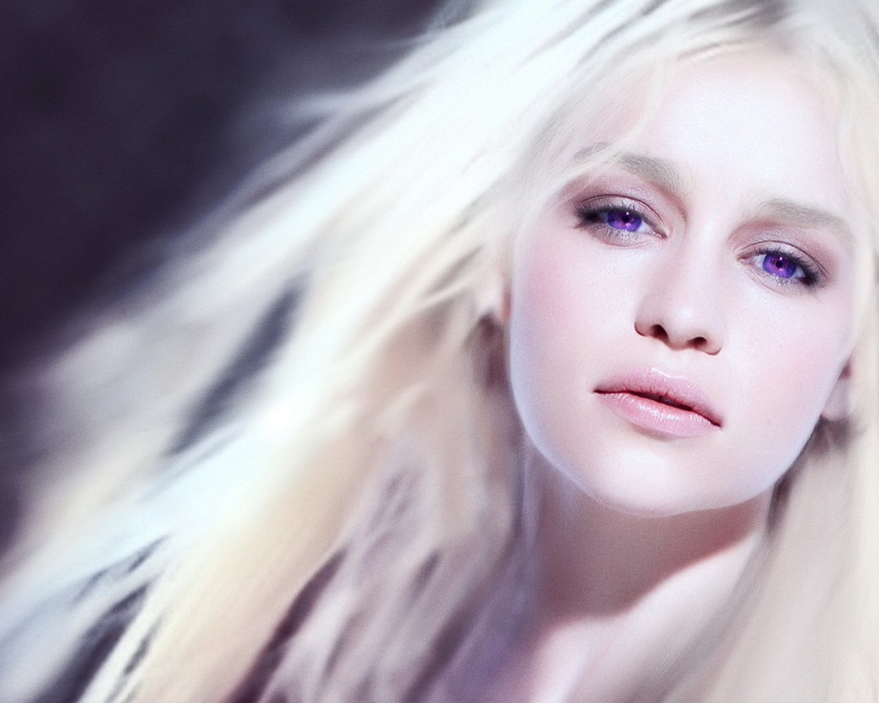 Знаменитая Эмилия Кларк