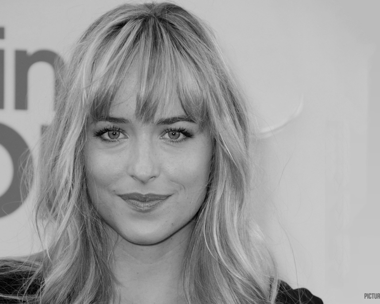 Красивая модель Дакота Джонсон