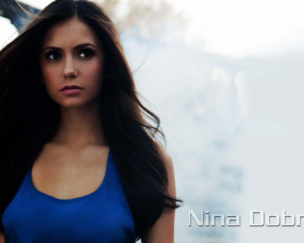  Нина Добрев