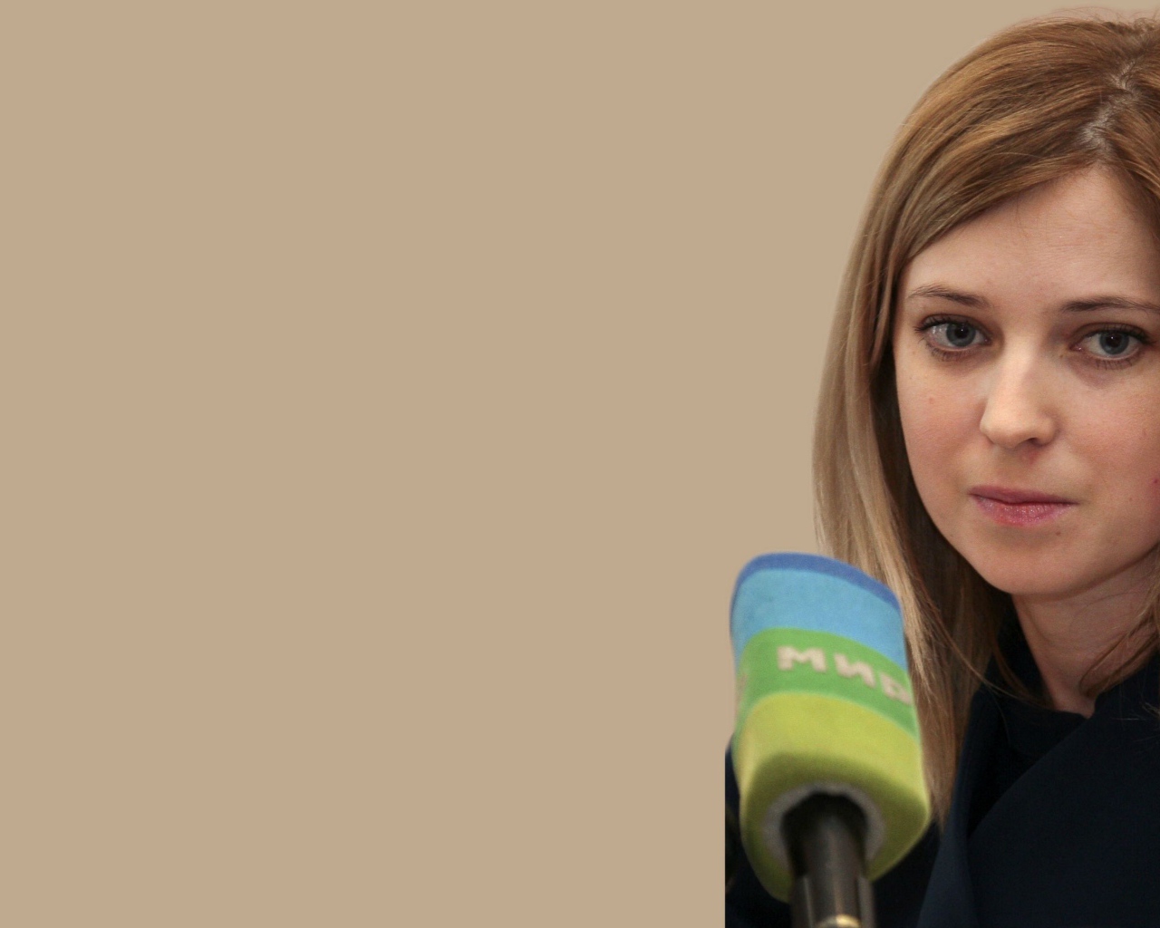 Наталья Поклонская с микрофоном