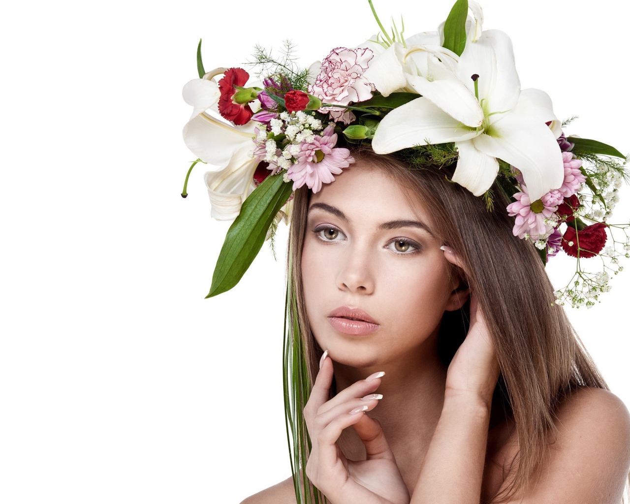 Портрет девушки с цветами на голове