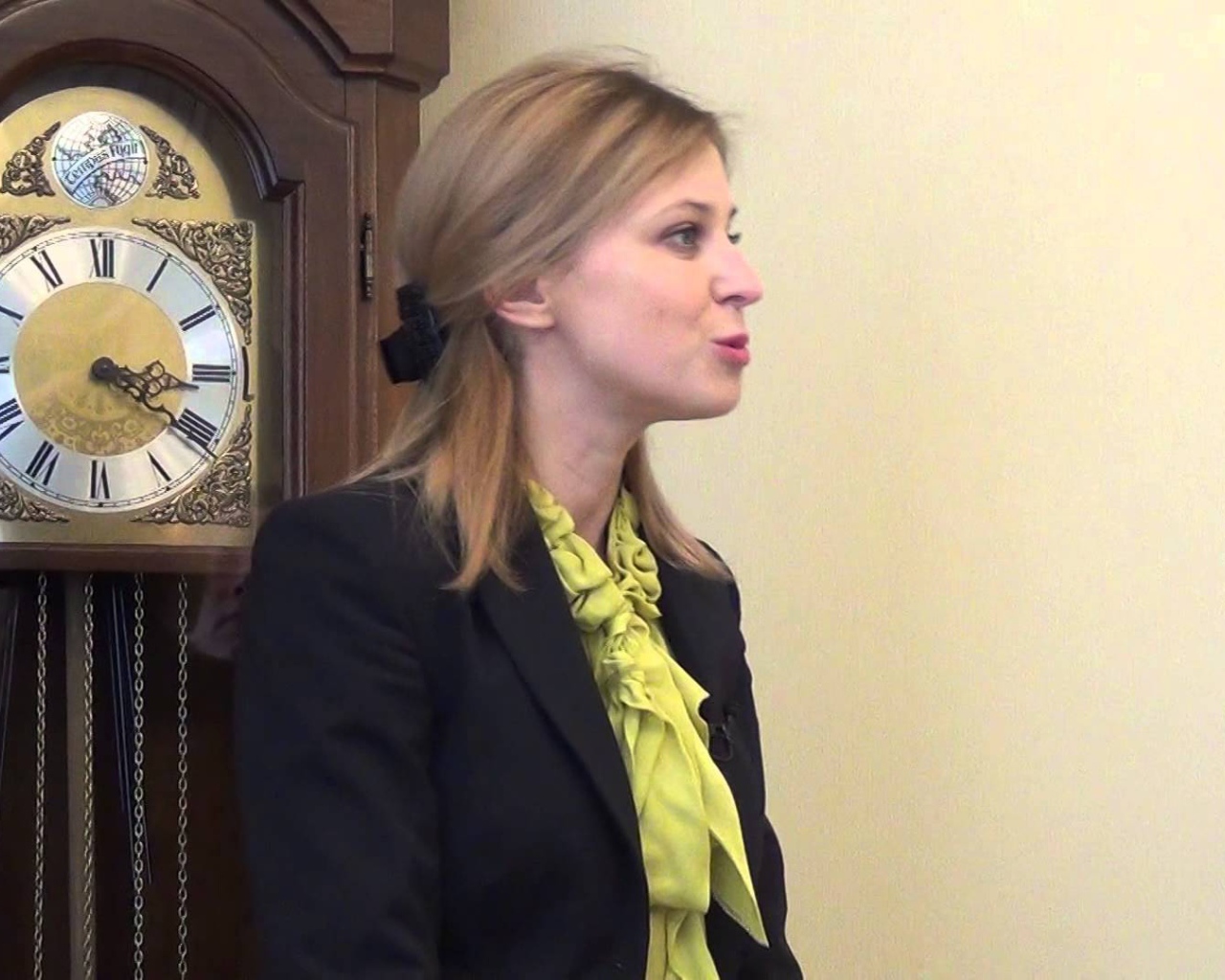 Прокурор Наталья Поклонская у часов