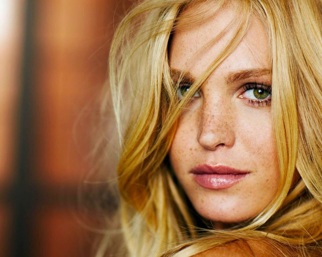 Рыжая девушка