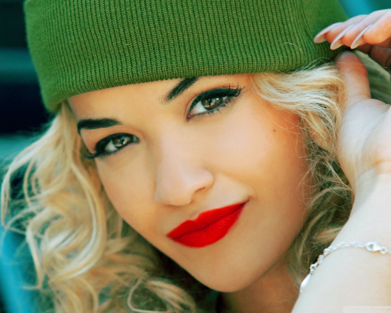 Рита в зеленой шапке