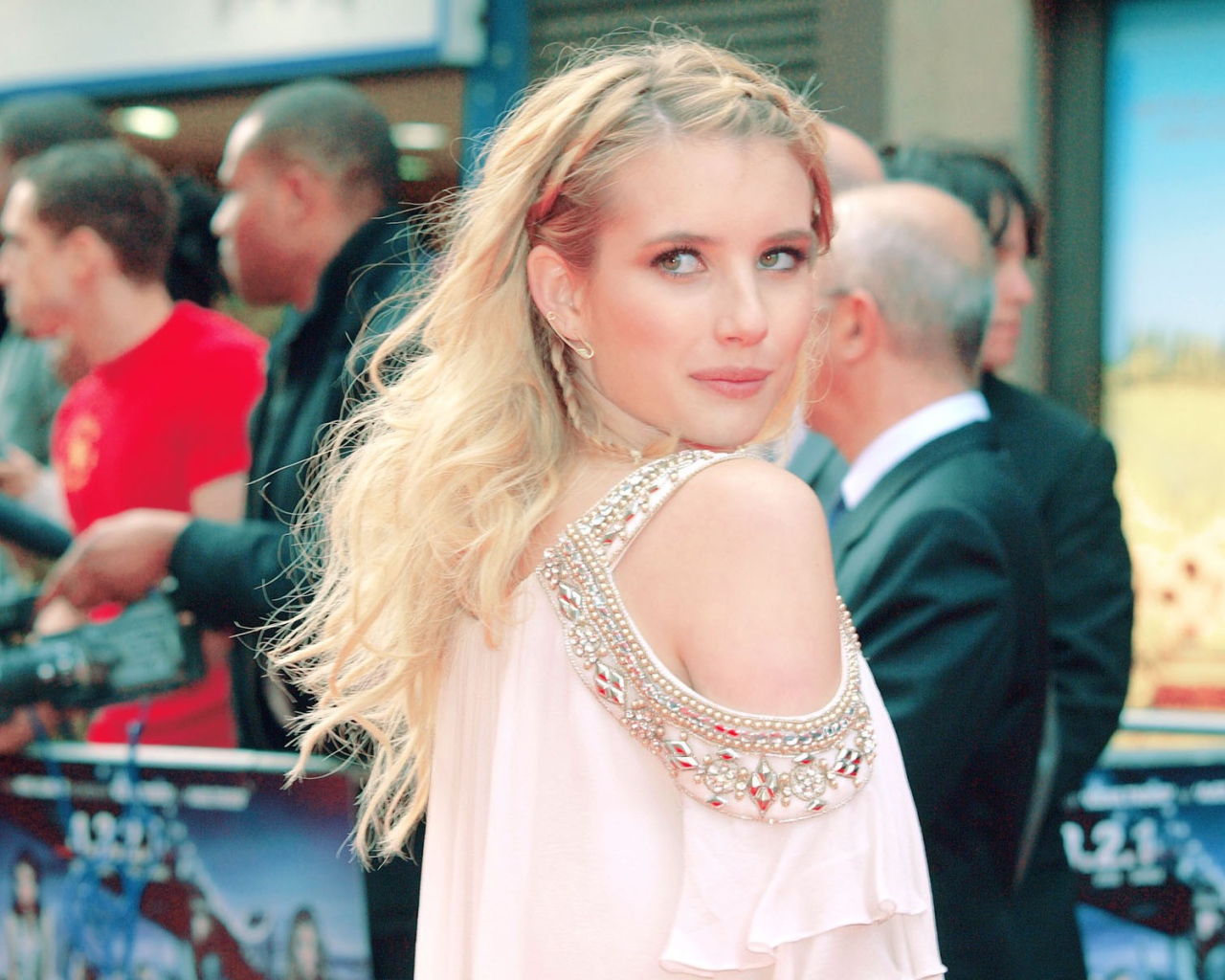 Эмма Робертс актриса