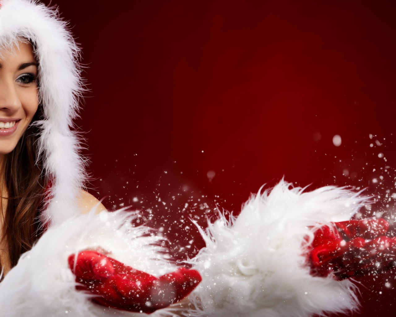 Девушка в рождественской одежде