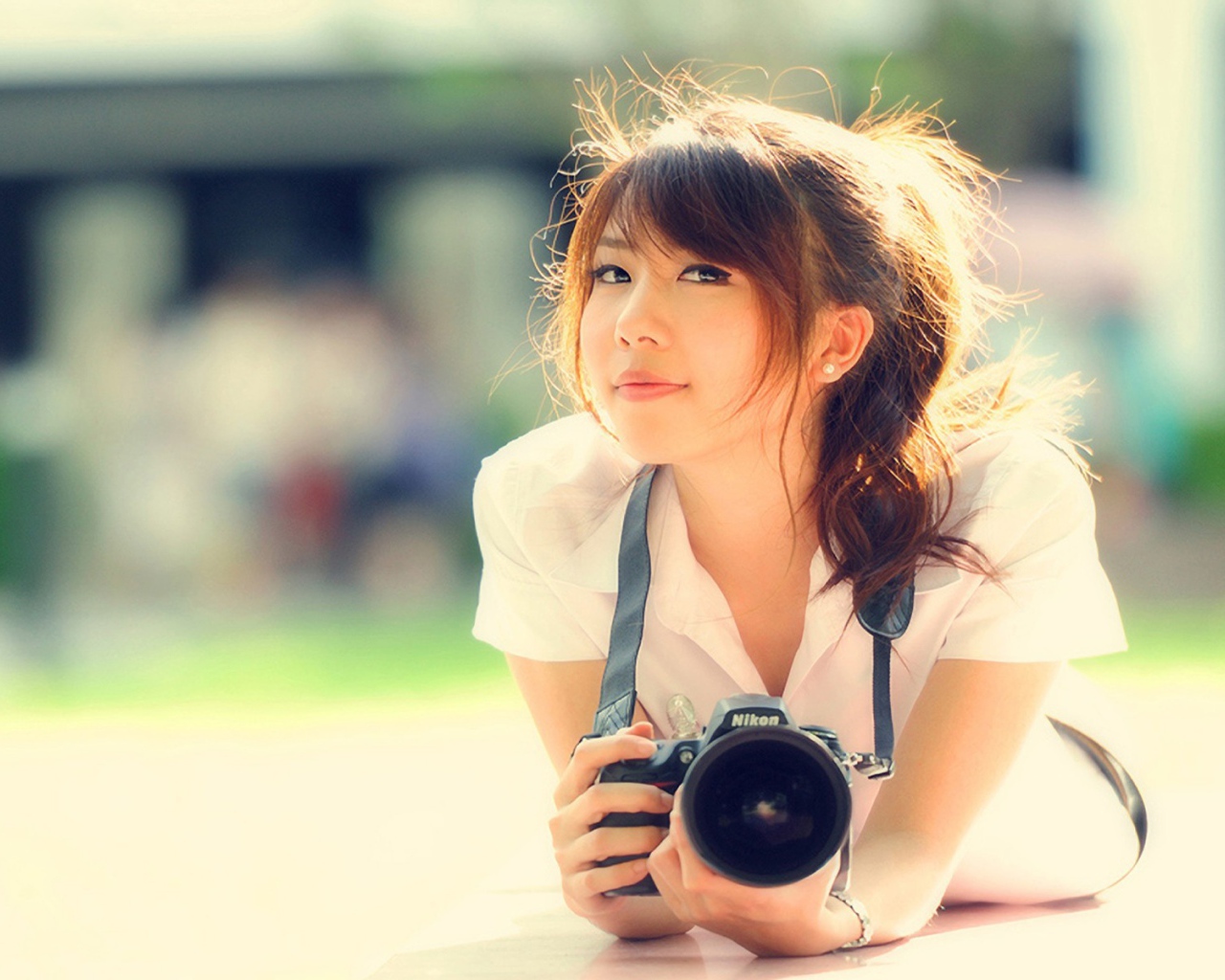 Девушка с фотоаппаратом