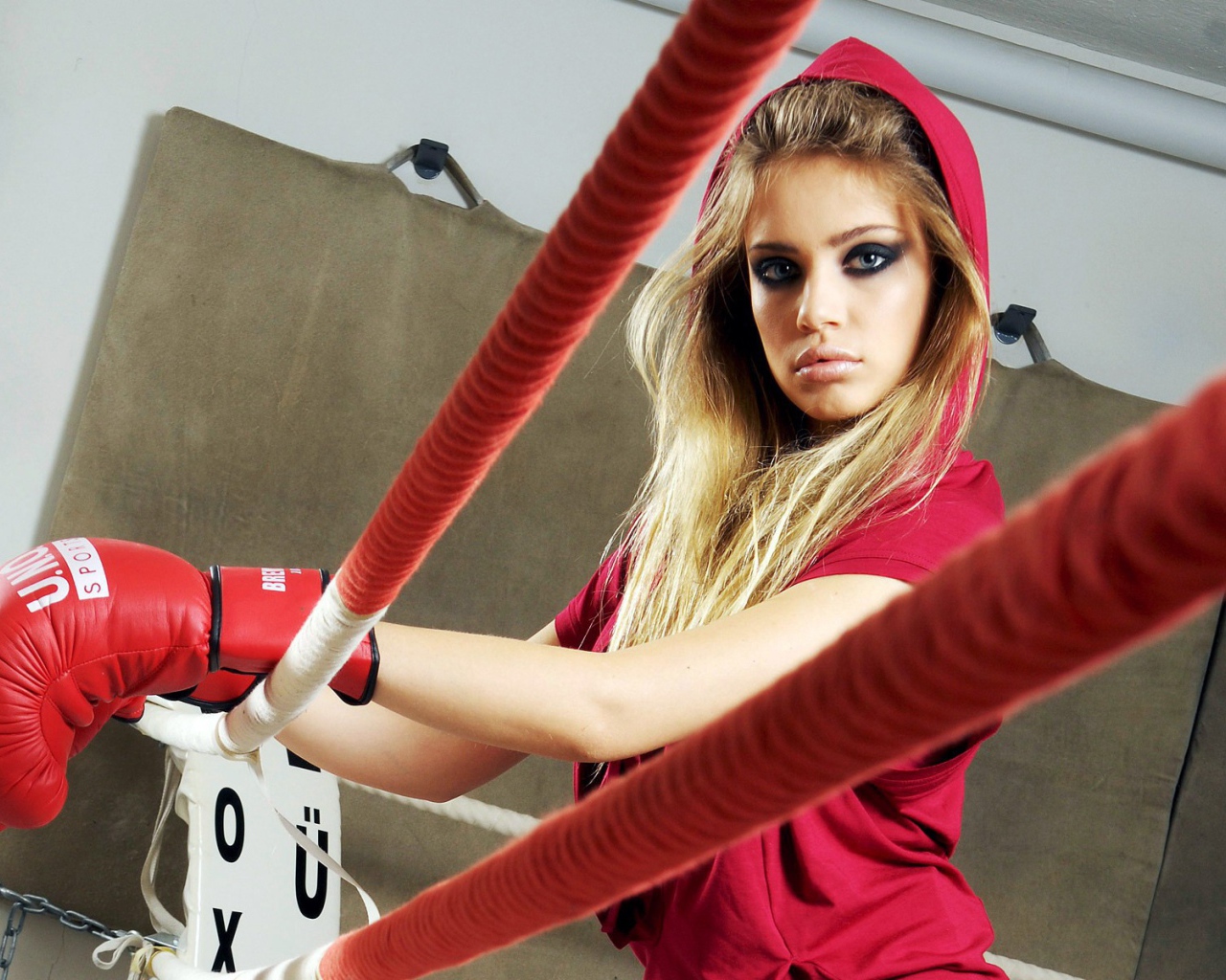 Ksenia in Boxing gloves