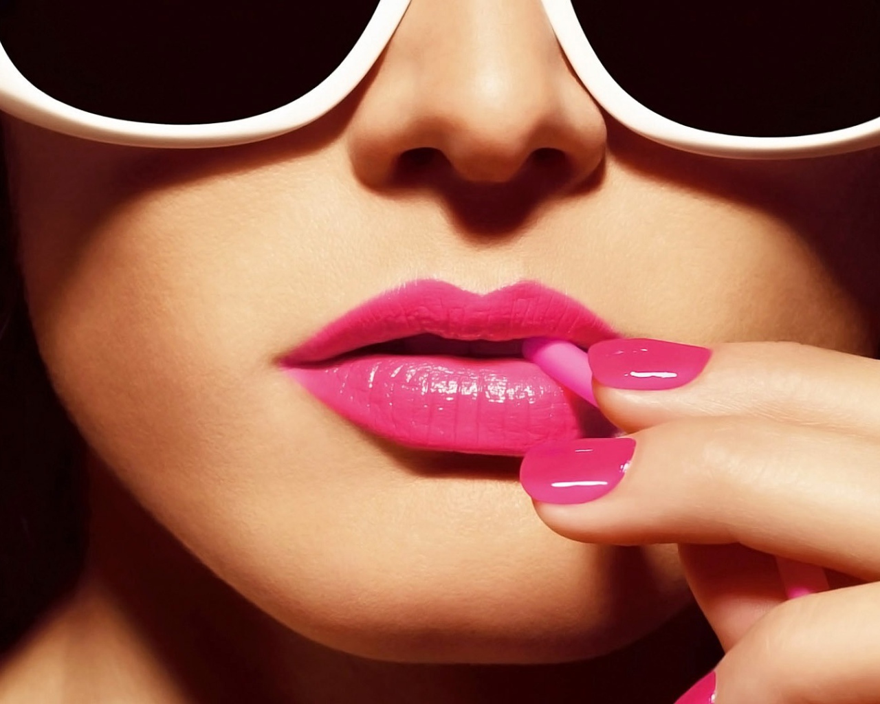 Розовый макияж