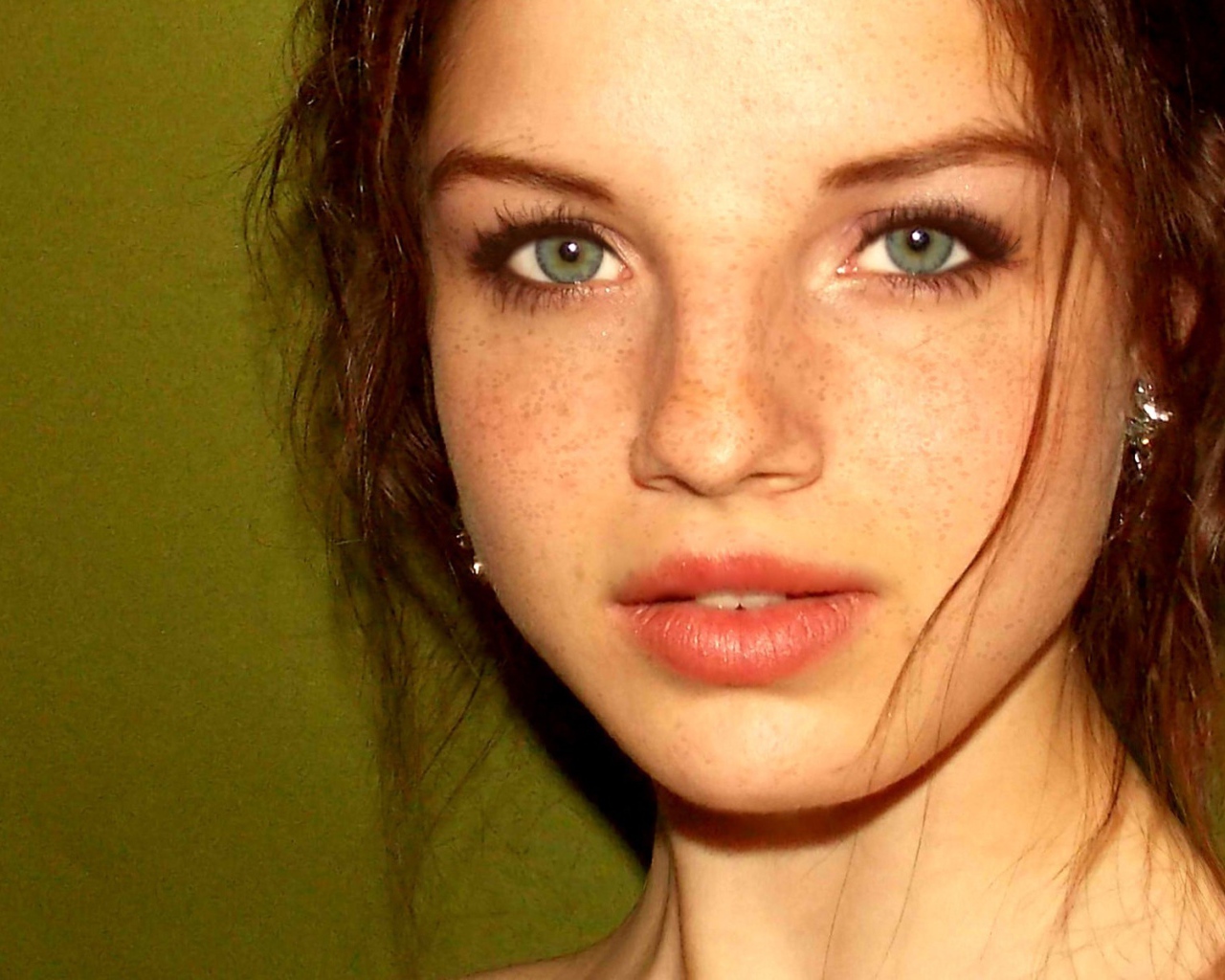 Рыжая девушка