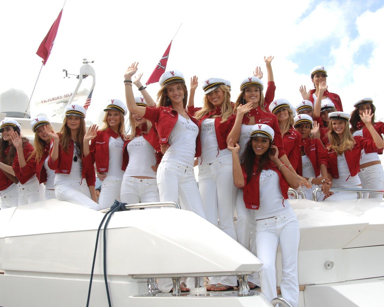 Групповое фото актрис