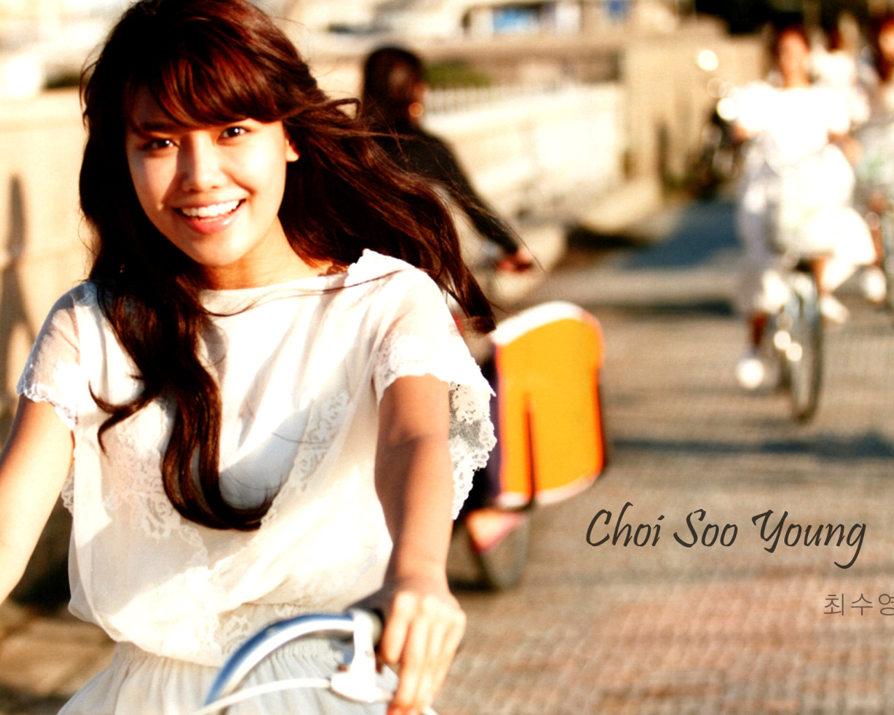 Корейские девушки на велосипедах