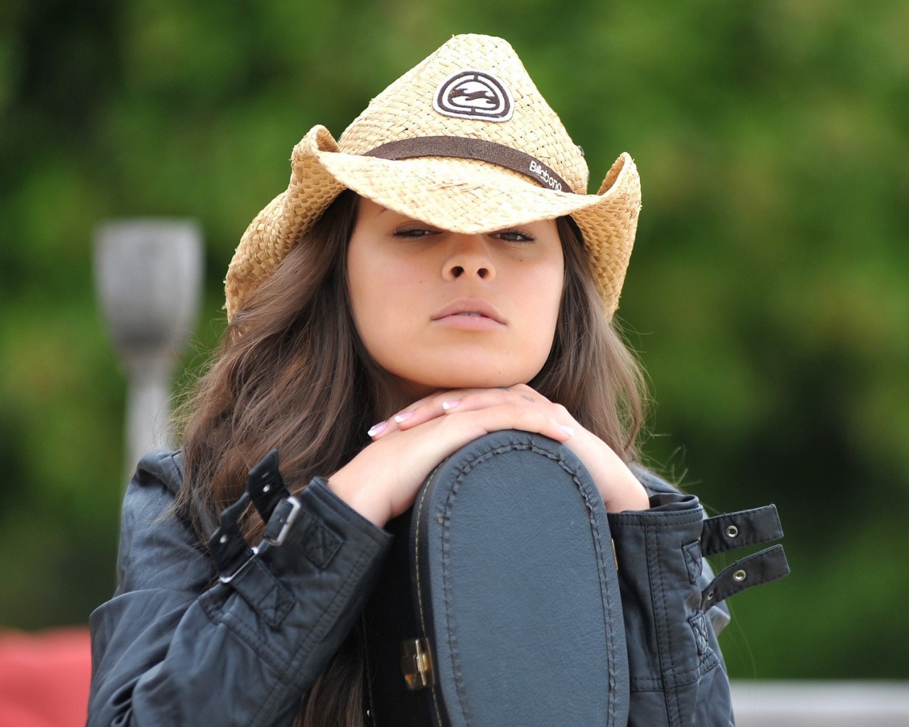 Нина в ковбойской шляпе