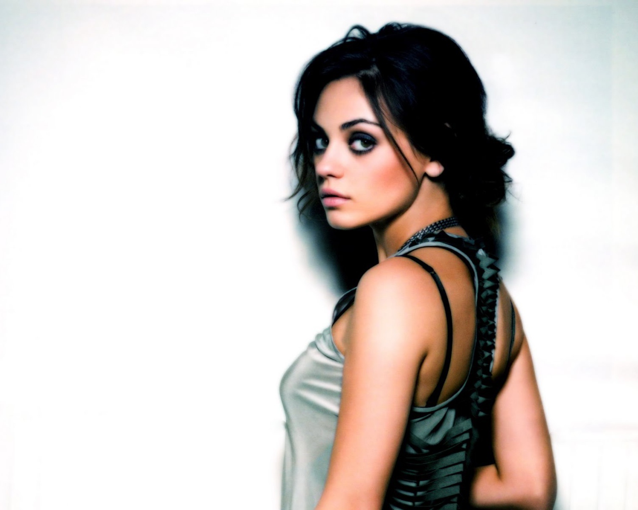 Красивая актриса Мила Кунис