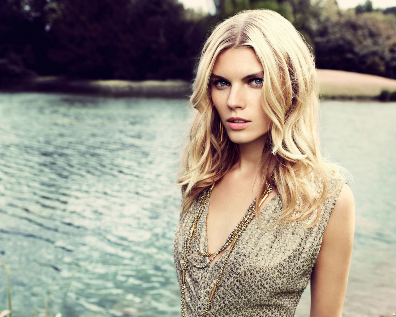 Красивая актриса Марина Линчук