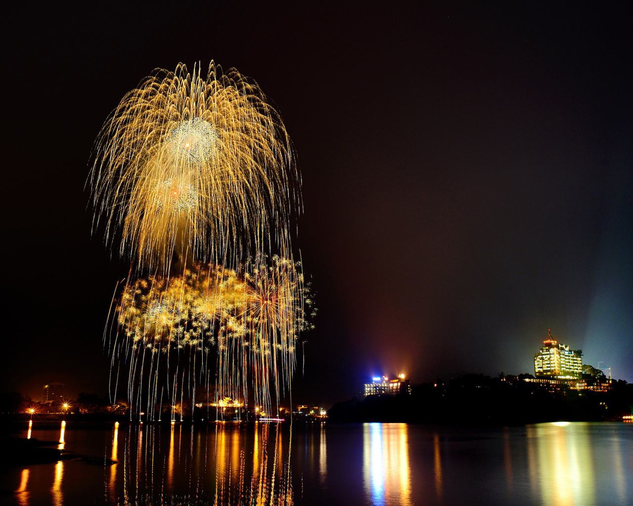 Fireworks is reflected in the water