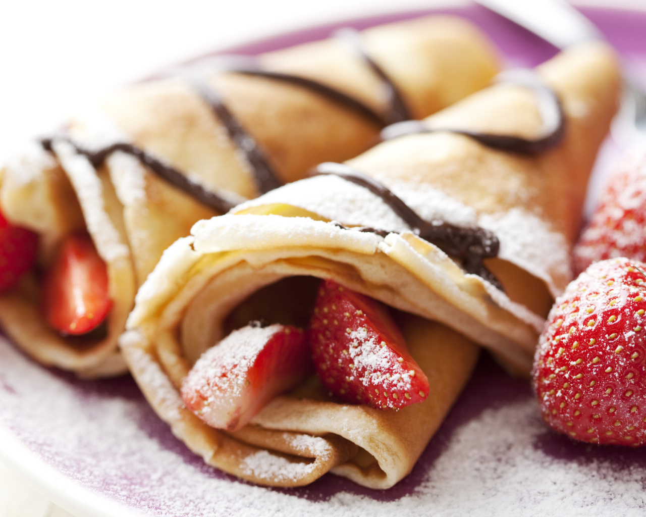 Блины с клубникой на Масленицу