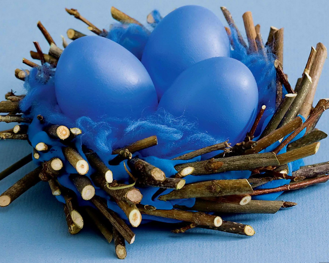 Синие яйца на Пасху