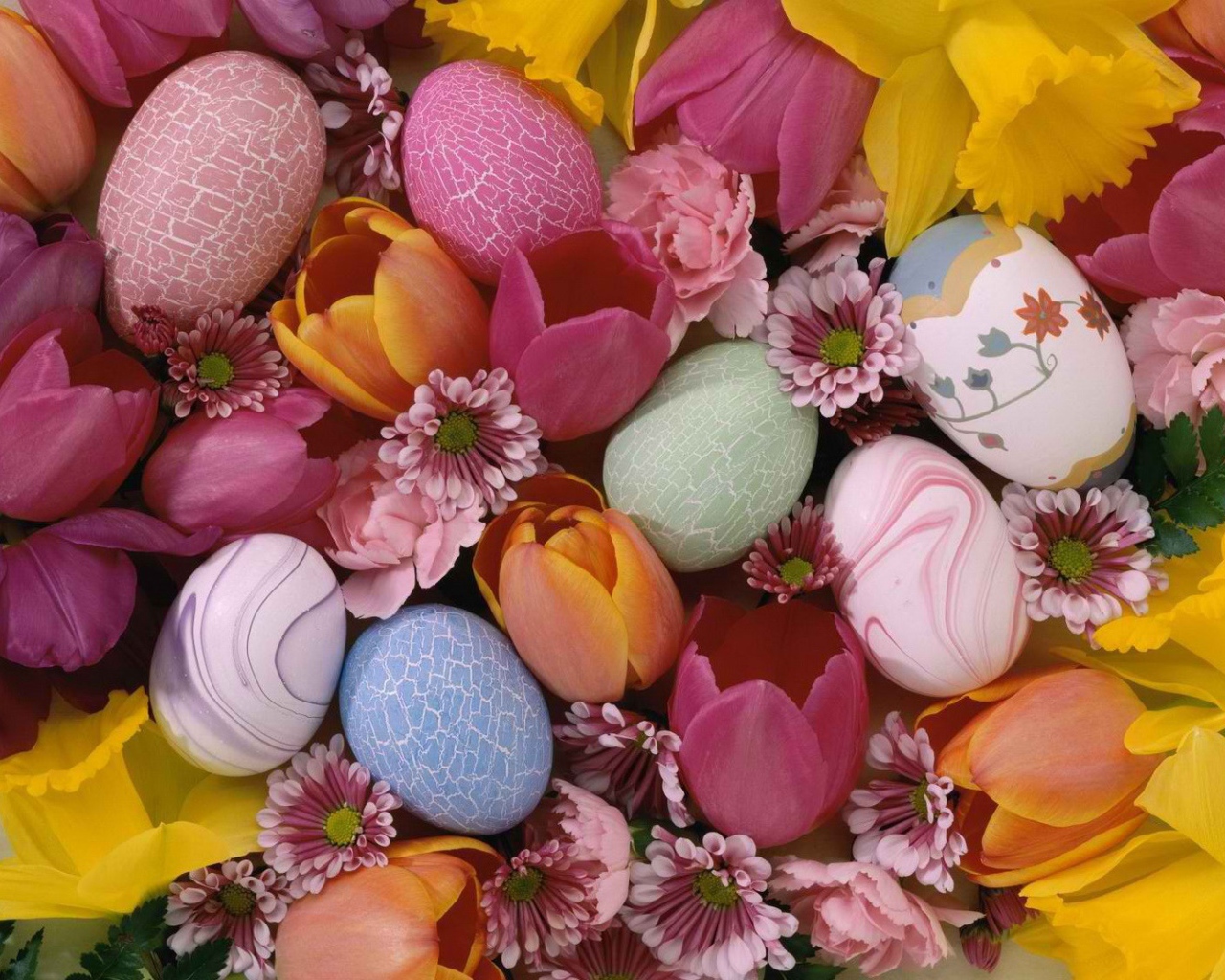 Пасхальные яйца с цветами