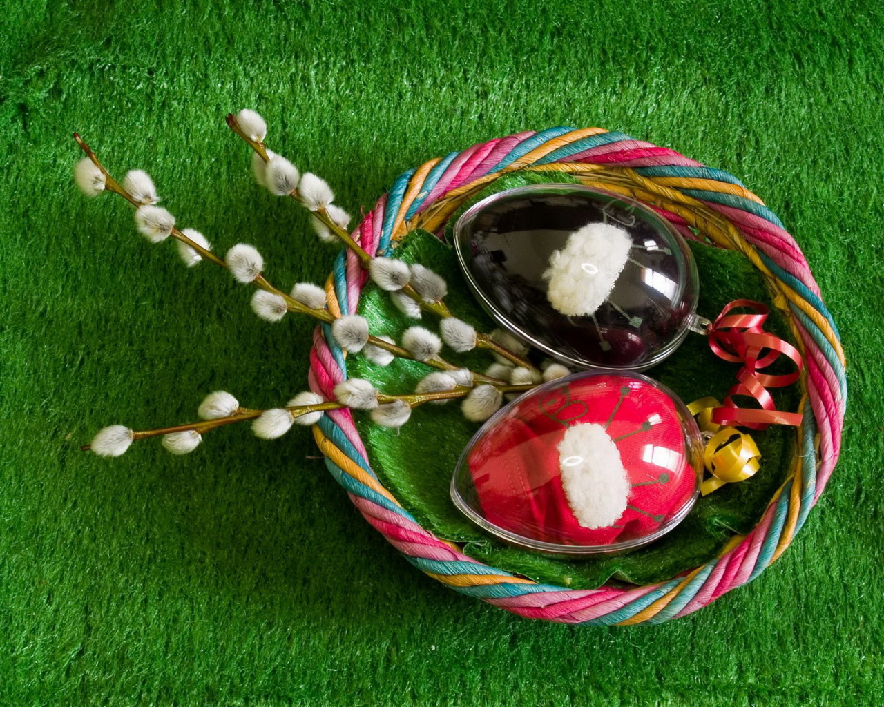 Яйца и мимоза на Пасху