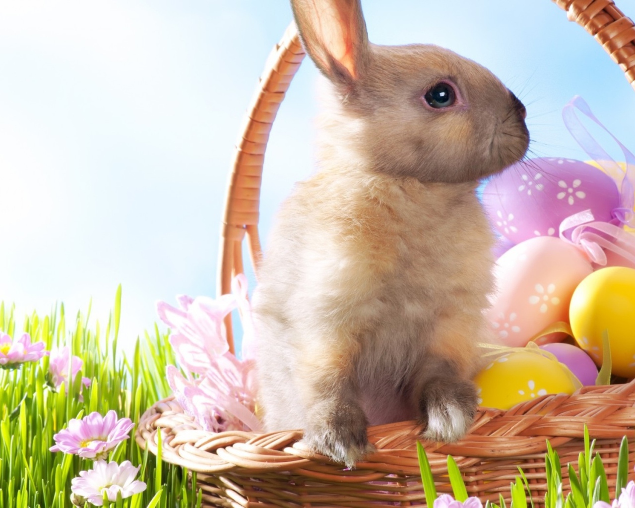 Кролик в корзине на Пасху